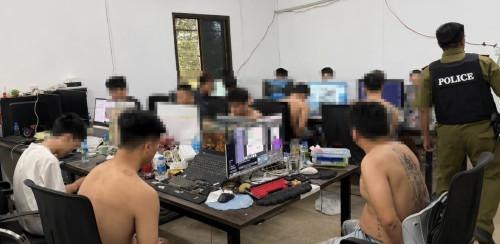 老挝新闻 老挝突袭 #别墅诈骗窝点!24名中国打野被捕⚠️